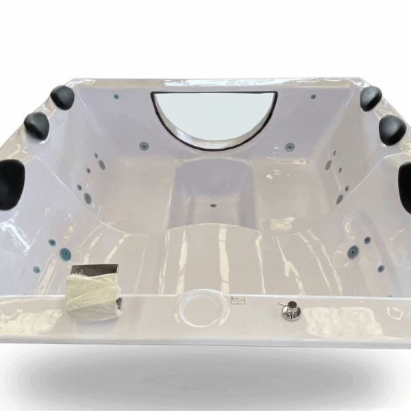 SPA ISLA 8 PESSOAS LUXO COM HIDROMASSAGEM